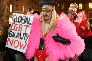 «Гомосексуалисты размножаются с помощью пропаганды» Они воюют с геями и либералами по всему миру: репортаж «Ленты.ру» из пасти безумия