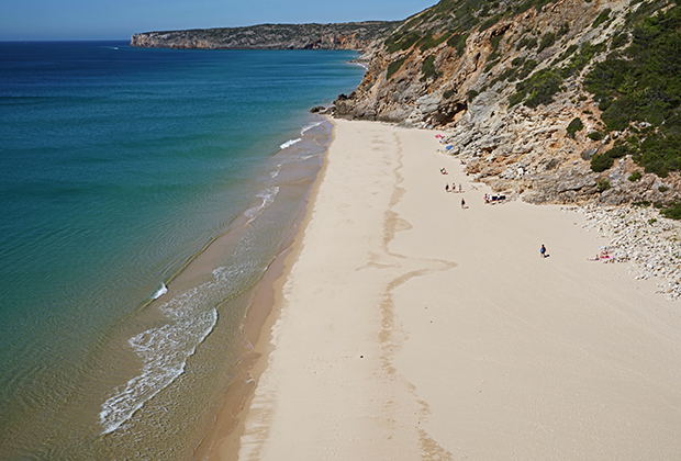 Пляж Praia da Figueira — для нудистов и не только