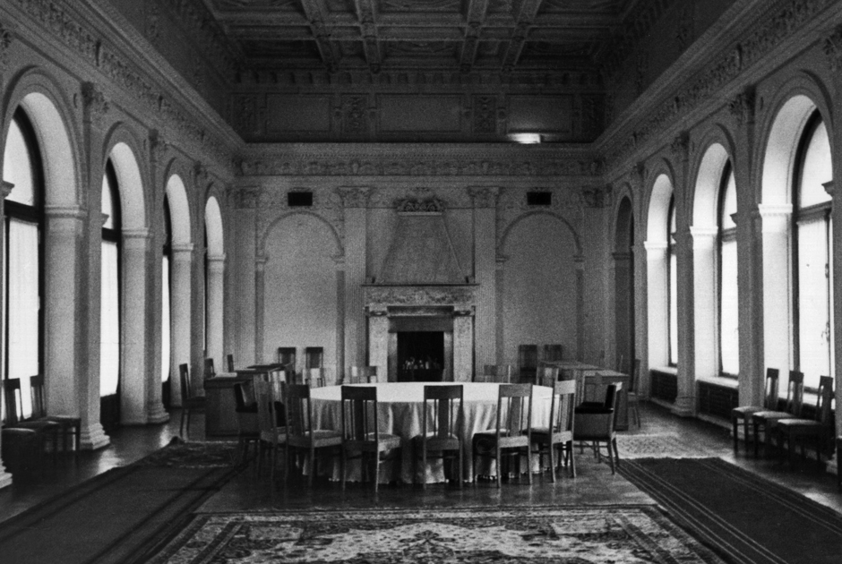 Интерьер Ливадийского дворца, в котором проходили переговоры лидеров трех держав-победительниц. 