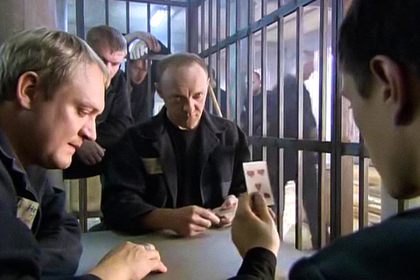 В тюрьме играют в карты игровые автоматы стек