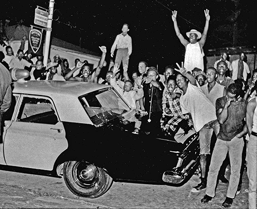 11 августа 1965 года в лос-анджелесском районе Уоттс вспыхнул бунт, который продолжался целую неделю
