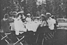 Находясь в столице, Николай II с семьей любили выезжать на пикники в финские шхеры в районе Пукион Сари. Фото 1908-1909 годов. 