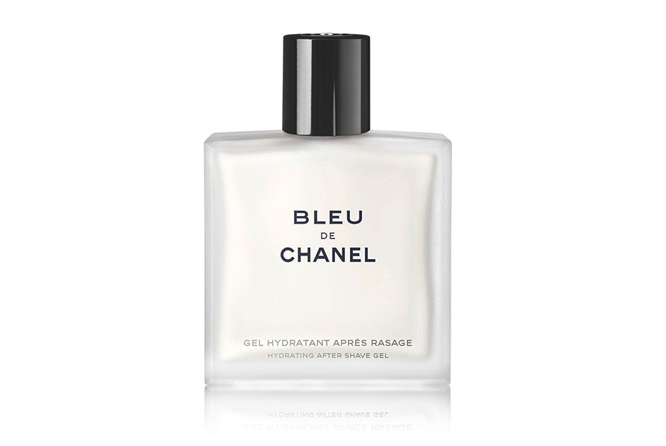 Ставший уже классическим мужской аромат Chanel с нотами цитрусовых можно наносить не только как туалетную или парфюмерную воду, но и как средство после бритья, увлажняющее кожу.