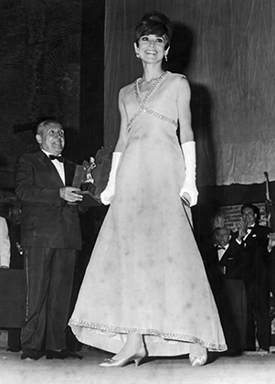 Одри на кинофестивале в Таормине (Сицилия) в 1965 году