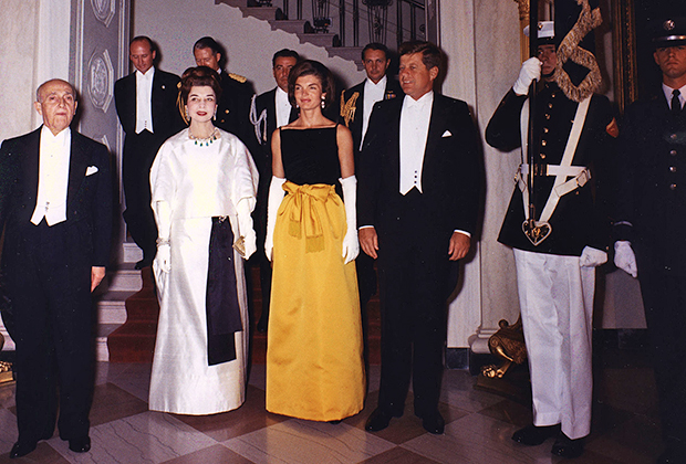 Жаклин с мужем, президентом Джоном Кеннеди, на ужине в честь президента Перу (1961)