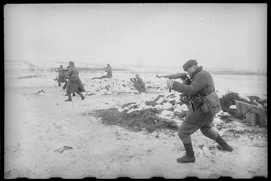 Трофейное оружие в бою. Южный фронт, 25 февраля 1942 года.