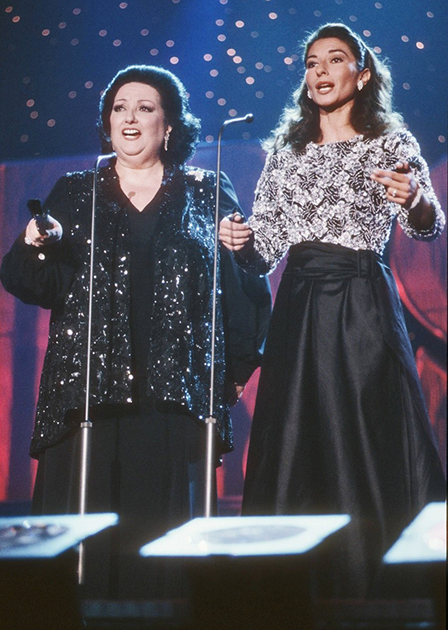 Монсеррат Кабалье и ее дочь Монсеррат Марти в 1996 году на концерте камерной музыки.