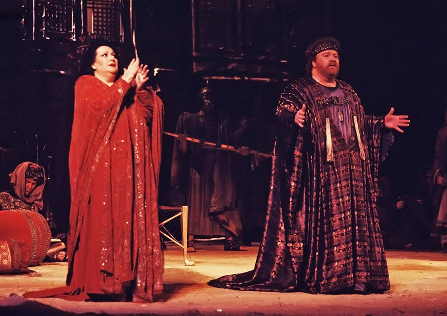 Выступление Монсеррат Кабалье в «Ла Скала». В последующие годы она исполнила в Милане Марию Стюарт, Норму, Луизу Миллер, Анну Болейн.
