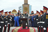Глава Чеченской Республики Рамзан Кадыров (в центре) выступает на церемонии открытия празднования 200-летия города Грозного у стелы «Город воинской славы».