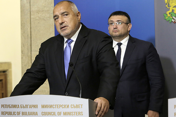 Премьер-министр Болгарии Бойко Борисов выступает на пресс-конференции по расследованию убийства тележурналиста Виктории Мариновой