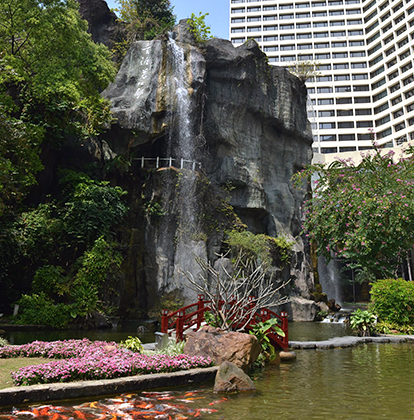 Водопад в отеле LN Garden 