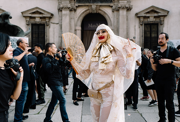 Румынский модный редактор Юлия Албу на Неделе моды в Милане