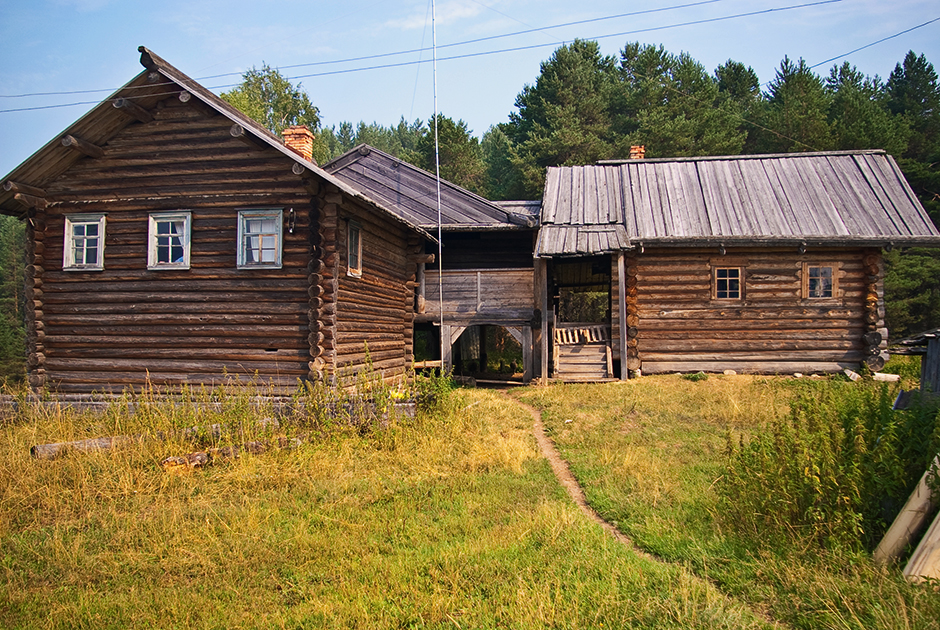 Дом Болознева первым встречает гостей в деревне Зехнова. Администрация парка решила отреставрировать его и превратить в традиционное сельское подворье для туристов.