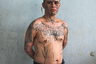 А вот спереди татуировки у Эль Ресио более привычные. Гангстер решил добавить образу немного сатанизма и набил на горло «козу».