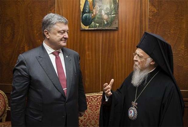 Президент Украины Петр Порошенко во время встречи с Константинопольским патриархом Варфоломеем I