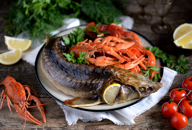 Помимо французских деликатесов императрица обожала и традиционные рыбные блюда вроде осетрины. 