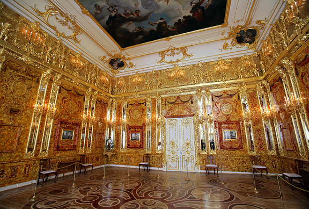 Янтарная комната — одна из главных жемчужин Екатерининского дворца.

