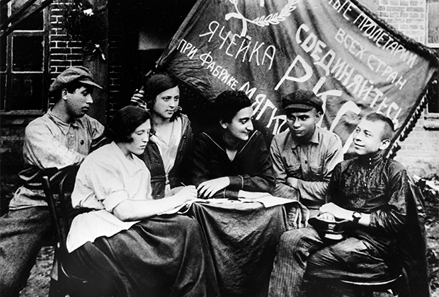 Заседание ячейки Российского коммунистического союза молодежи  
