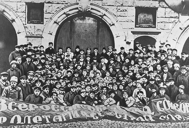 Делегаты 1-го Российского коммунистического союза молодежи. 29 октября 1918 года 