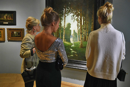Посетители выставки «Архип Куинджи» в Третьяковской галерее