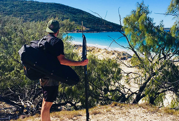 Рюкзак и подводное ружье — почти все, что нужно, чтобы выжить на необитаемом острове