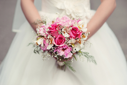 Невеста запретила гостьям приходить на свадьбу в платьях
