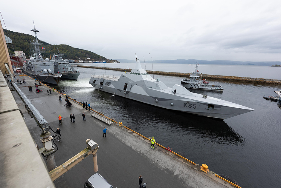 Малозаметный корвет Военно-морских сил Швеции HMS Karlstad (K35) зашел в гавань Тронхейма (третий по населению город Норвегии) перед участием в мероприятиях Trident Juncture 2018.