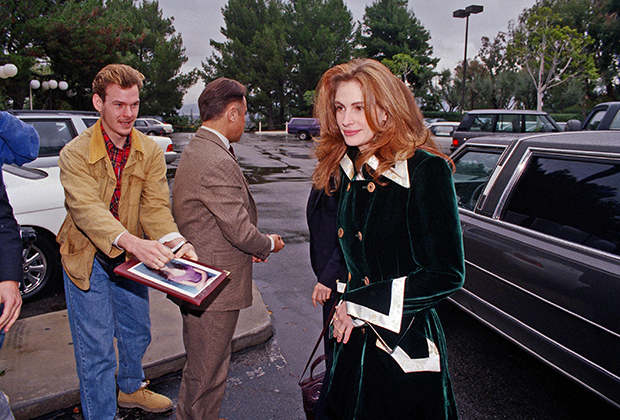 Джулия Робертс раздает автографы, январь 1993 года