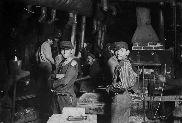 Американская стеклодувная мастерская. 1908 год