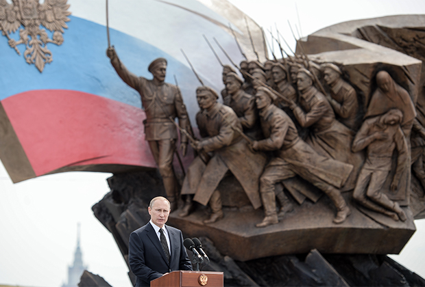 Президент России В. Путин на церемонии открытия памятника героям Первой мировой войны на Поклонной горе. Москва, 1 августа 2014 года