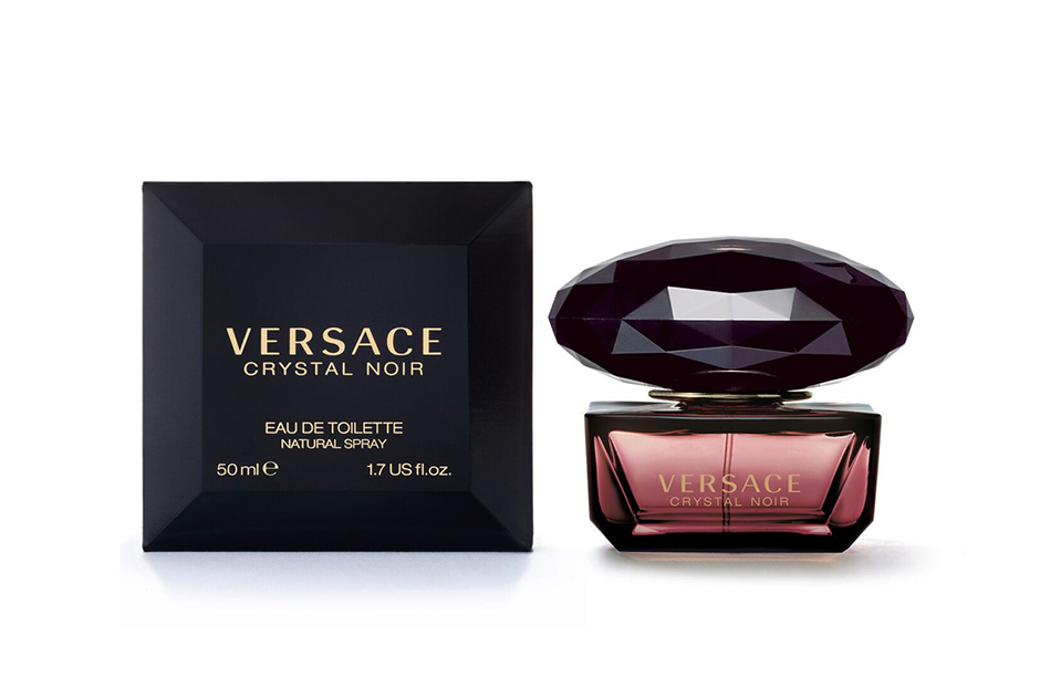 Композиции, составленной для Versace парфюмером Антуаном Ли, уже почти 15 лет, но промозглой осенью у этого сочетания теплых (и даже жгучих) нот имбиря, кардамона, перца, сандала, мускуса и амбры просто нет конкурентов.