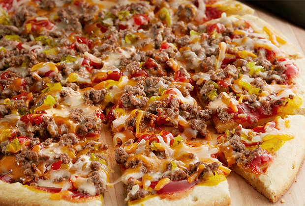 Пицца чизбургер — любимое блюдо Джорджа Буша-младшего. В годы его президентства эта пицца появилась в меню практически всех пиццерий, фастфудов и кафе страны. 