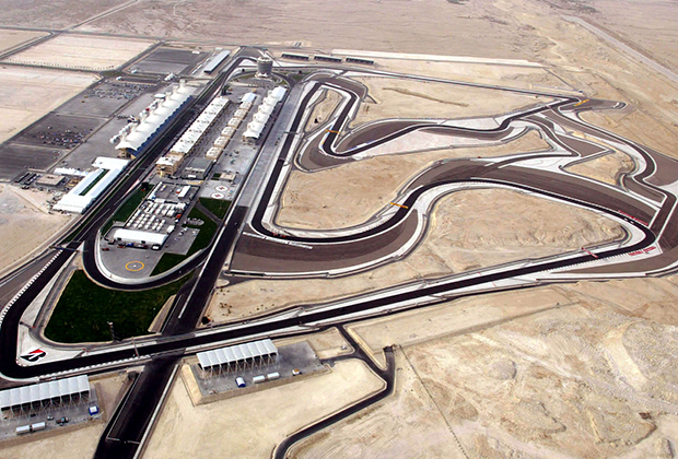 Трасса для гонок самого высокого уровня была построена в пустыне Сахир, которая и дала автодрому название, в 2003 году, а уже в 2004-м приняла первый в истории Гран-при Бахрейна. Как видно, строили ее среди чистого песчаного поля.