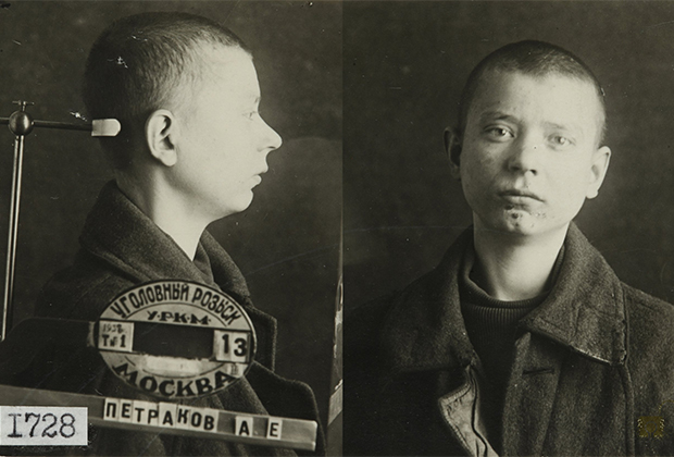 Петраков Александр Егорович 1921 года рождения. Арестован в 1937 году, расстрелян 14 марта 1938 года на Бутовском спецполигоне