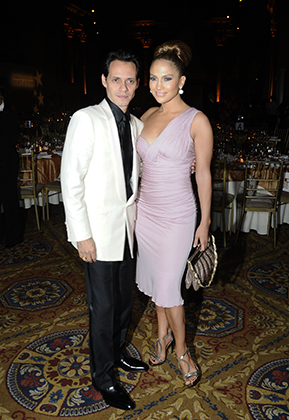 Лопес в платье Versace и Марк Энтони на церемонии FGI 2008 Night of Stars