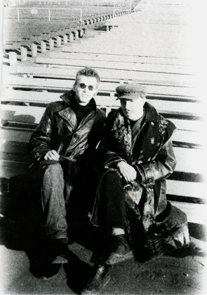 Гарик и Сталкер. Саша Олейник, которого в московской «системе» называли Сталкером, был автором текстов многих песен ранней «Бригады С»