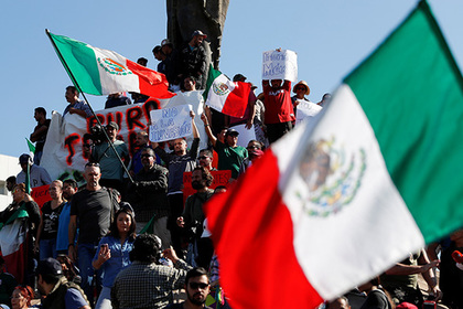 Мексиканцы вышли протестовать против нелегальной миграции