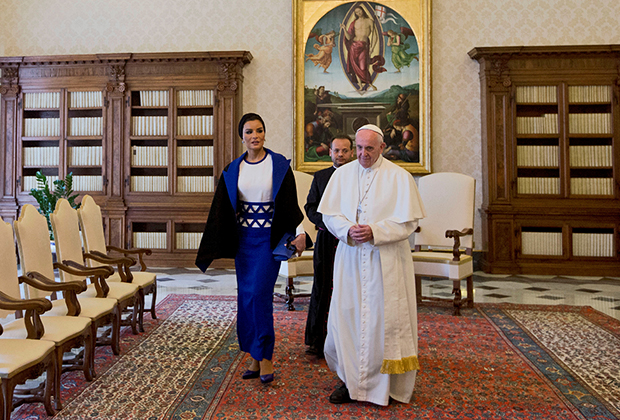 Шейха Моза на аудиенции у римского папы Франциска, 2016 год