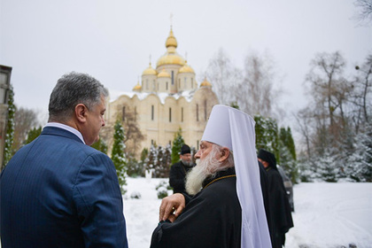 Порошенко поблагодарил митрополита канонической церкви за поддержку раскола