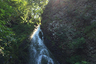 Один из многочисленных водопадов в глубине острова. Этот расположен в Углегорском районе и скрыт от проезжающих мимо машин густой растительностью. 