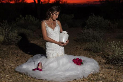 Невеста устроила фотосессию с «призраком» жениха после его смерти