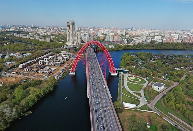 Вантовый Живописный мост через Москву-реку в Серебряном бору