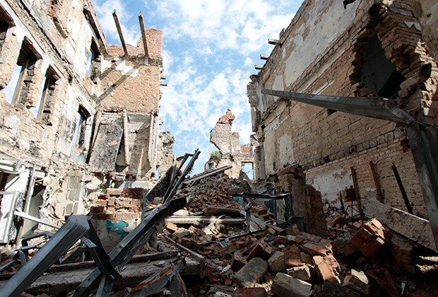 Дома в Семеновке, разрушенные в 2014 году