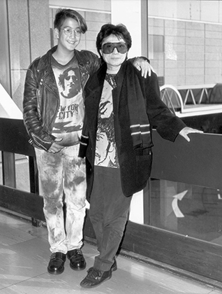 Йоко с сыном Шоном, 1988 год