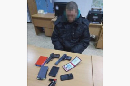 Лжесотрудника ФСБ с муляжами пистолетов задержали в Крыму