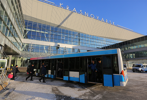 Новое здание аэропорта Красноярска было открыто в 2017 году. Это крупнейший аэропорт Сибири с пропускной способностью до пяти миллионов человек в год. Аэропорт способен принимать любые самолеты, вплоть до таких гигантов, как транспортные Ан-124 «Руслан» и Ан-225 «Мрия».