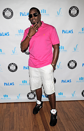 Кто в теме, тот поймет. Шон Комбс тщательно продумал свой облик для визита на вечеринку у бассейна в казино Palms в Лас-Вегасе. Diddy, как в 2011 году звал себя Шон, выбрал поло и шорты от Ральфа Лорена и кроссовки Air Jordan — наиболее культовые среди афроамериканцев бренды. 
