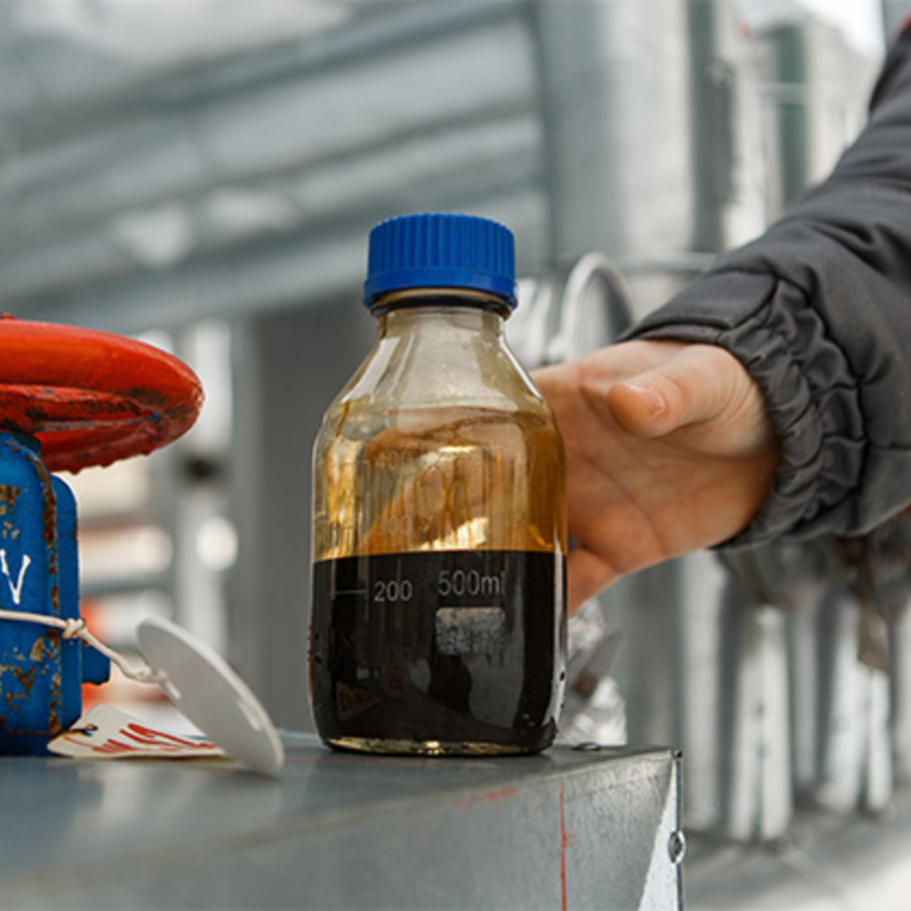 Нефть. Продукты из нефти. Хлор в нефти. Воскресенский нефть.