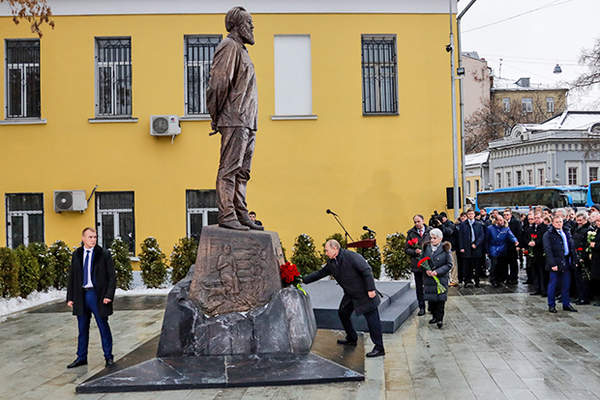 Церемония открытия памятника Александру Солженицыну в Москве