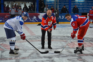 Рыцари льда Легенды отечественного хоккея сразились в память о Тарасове